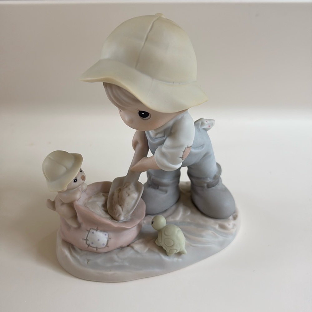 Vintage 1993 Precious Moments Figure "nothing can dampen the spirit of caring"
